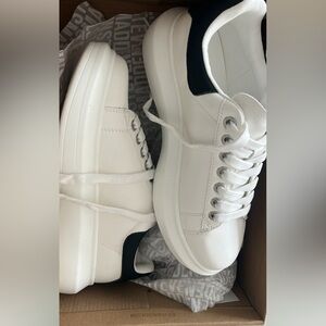 White Sneakers Steve Madden 6